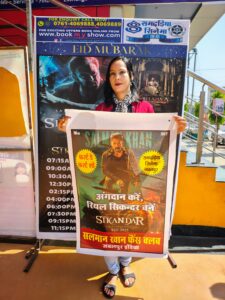 Sikandar ka first day first show Dekhne pahucha Salman Khan Fans Club Jabalpur Angdaan
