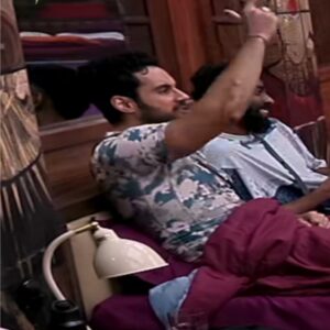 Farhana Bhat Ne Abhishek ke munh per Pani fenka macha baval bigg Boss Ne Farhana Ko Diya naya task
